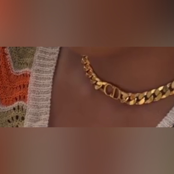 30 Montaigne Short Necklace- DIOR - Picture 4 of 5